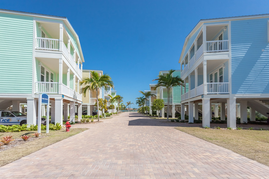 multi-color-cottages